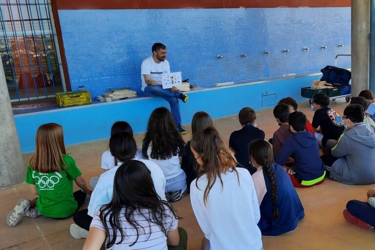 Los escolares de Huércal de Almería aprenden a construir cajas nido para aves