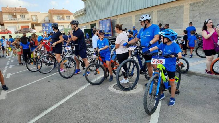 El Día de la Bici de Huércal reúne a más de 600 personas