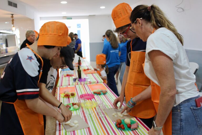 La Asociación Dárata celebra un curso de cocina en Huércal de Almería